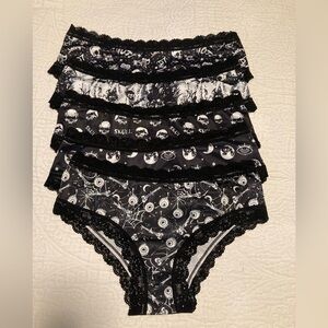 5 pairs of cheeky graphic underwear